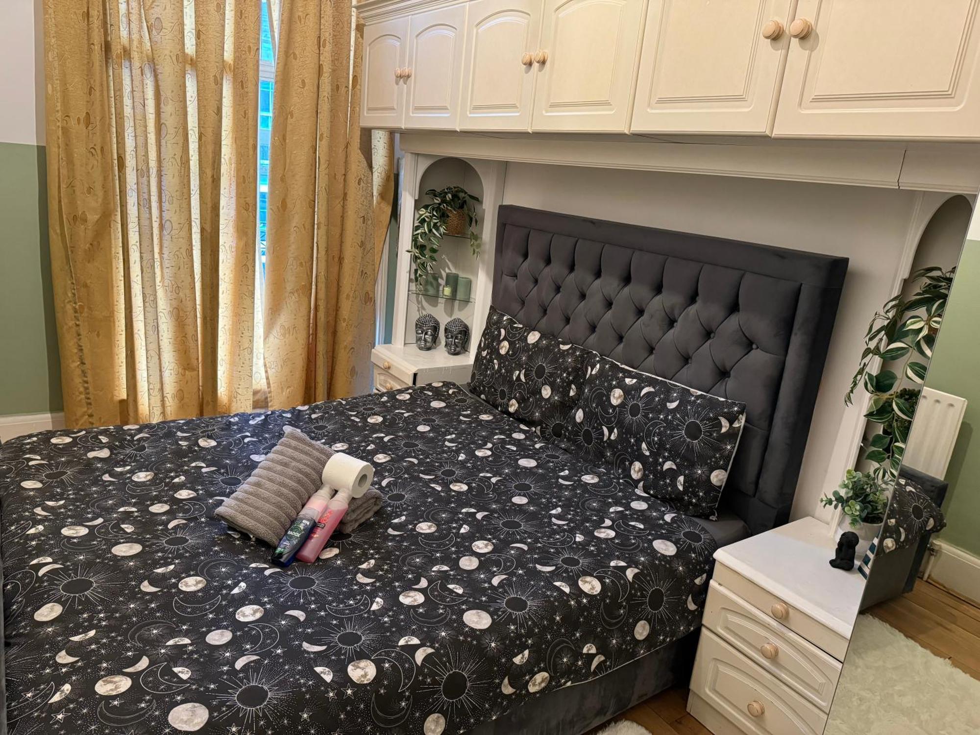 Central And Affordable Flat For 6 People In Zone 1 - Baker Street - With Breakfast Included London Kültér fotó