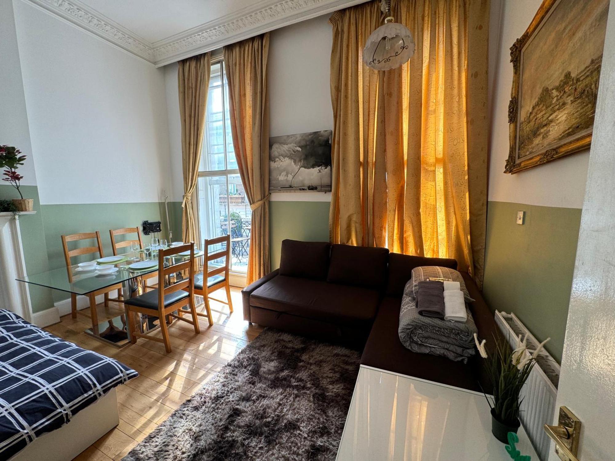 Central And Affordable Flat For 6 People In Zone 1 - Baker Street - With Breakfast Included London Kültér fotó