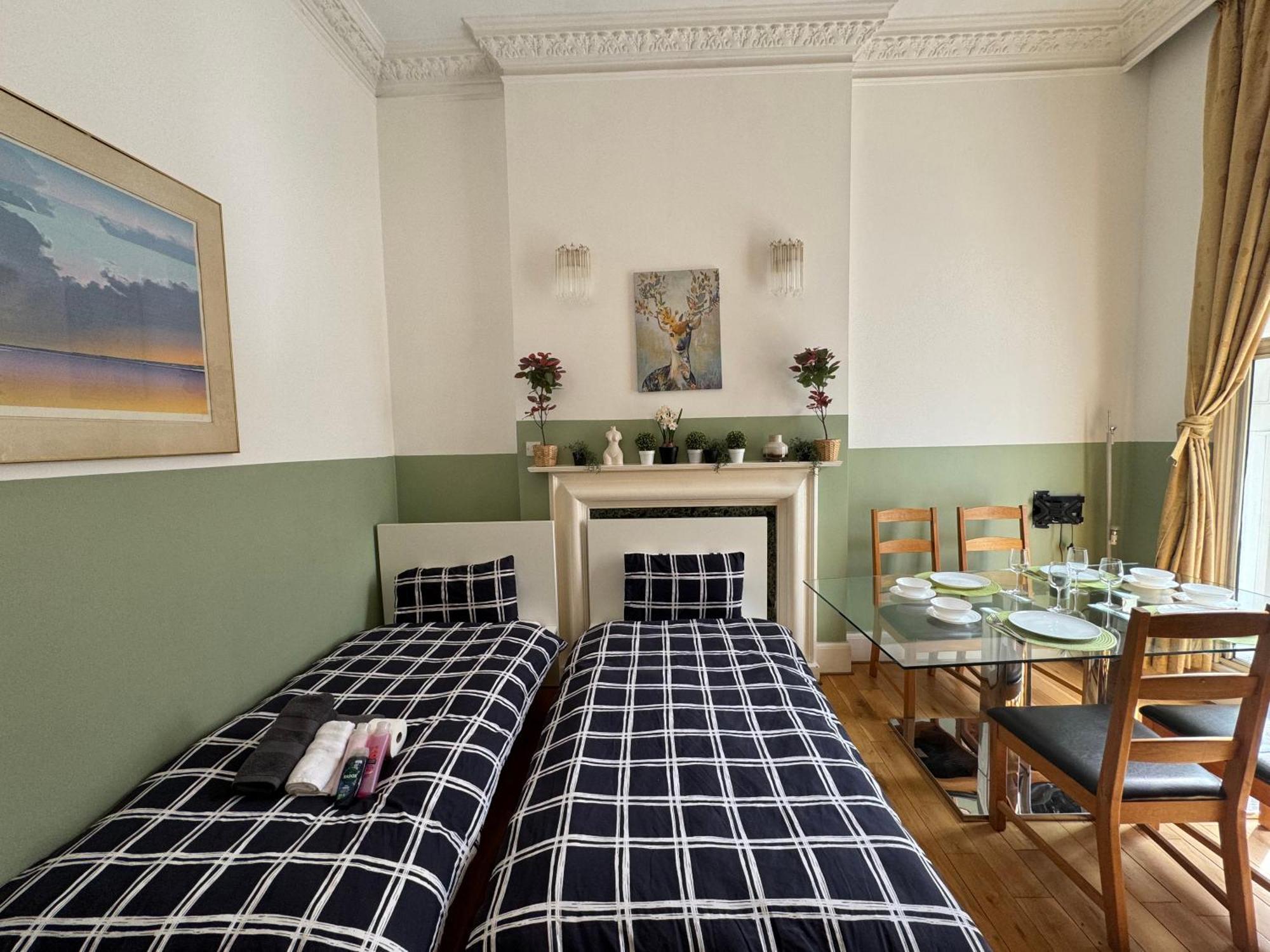 Central And Affordable Flat For 6 People In Zone 1 - Baker Street - With Breakfast Included London Kültér fotó