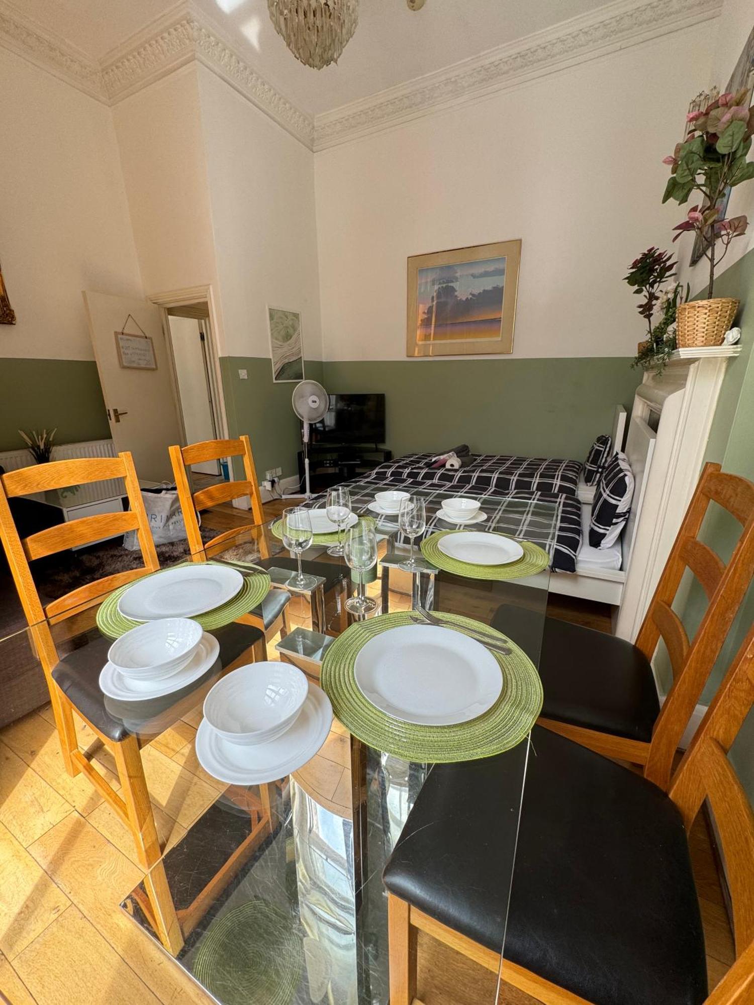 Central And Affordable Flat For 6 People In Zone 1 - Baker Street - With Breakfast Included London Kültér fotó